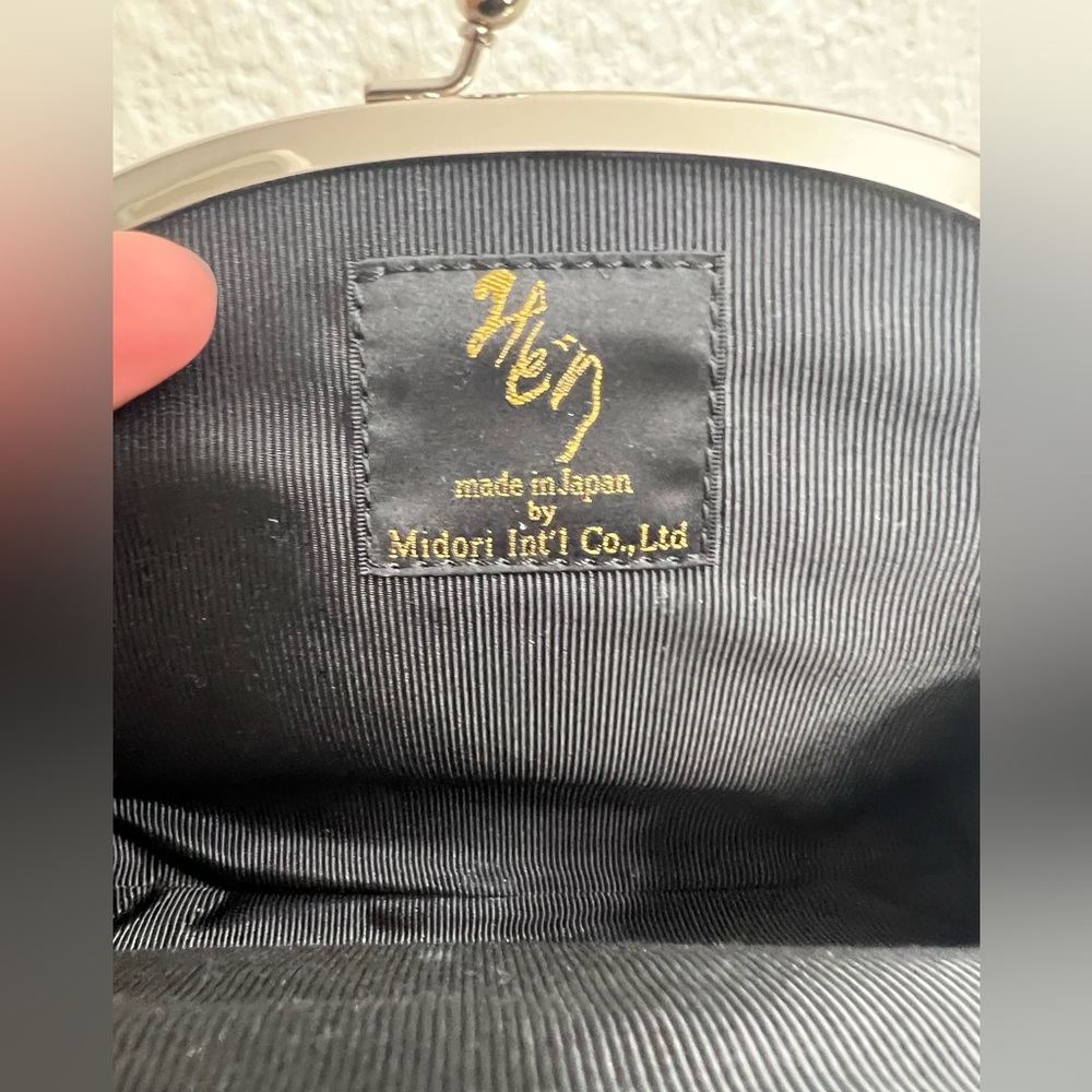 Black & Gold Change Pouch - Picture 6 of 6